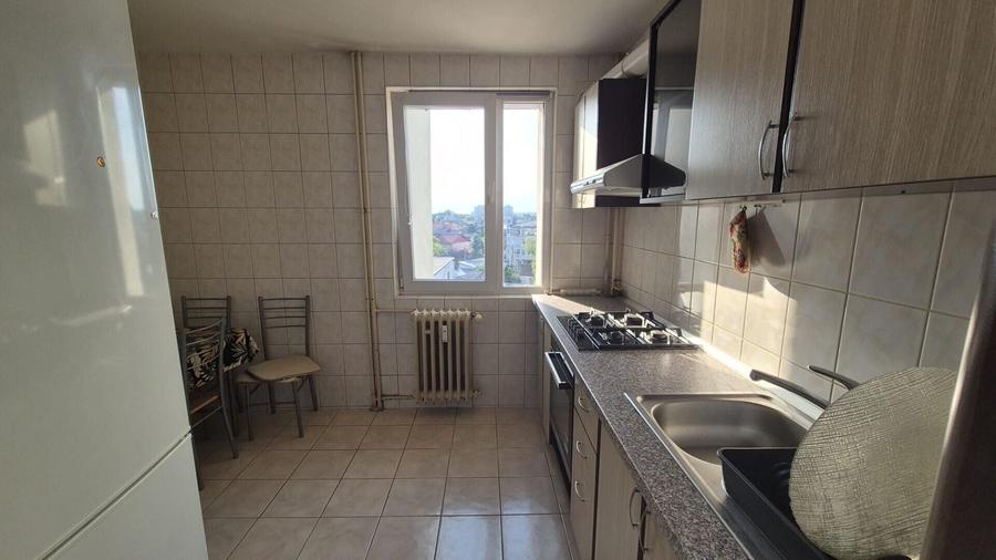 Apartament cu 3 camere semidecomandat, mobilat în Giurgiului