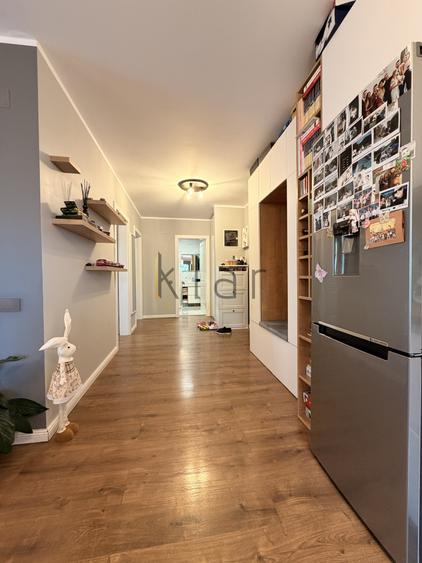 Apartament cu 3 camere semidecomandat, mobilat în Europa