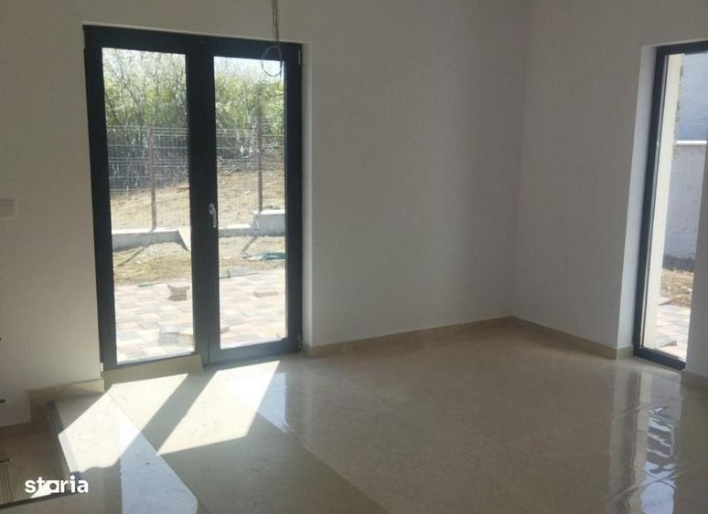 Casă cu 4 camere în Valea Adâncă