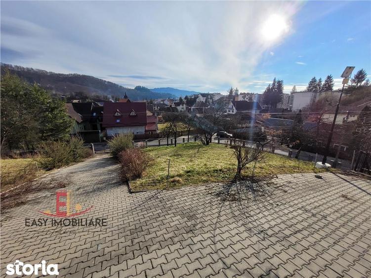 Casă cu 8 camere cu Teren 1680 Mp în Central