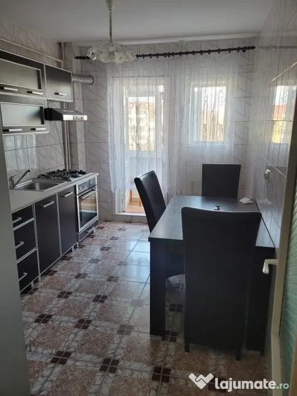 Apartament cu 3 camere decomandat în Narcisa