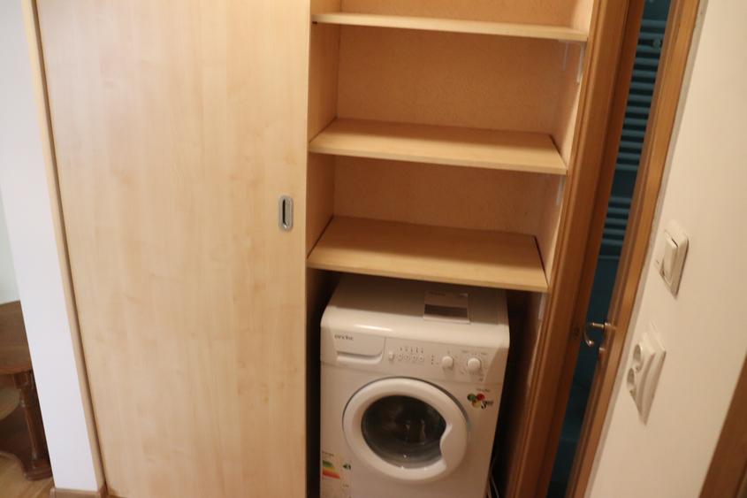 Apartament cu 2 camere semidecomandat în Centrul Bancar