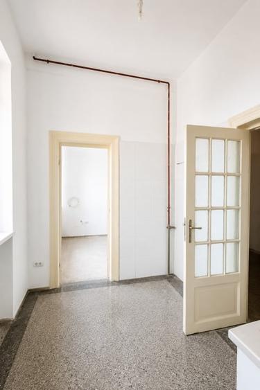 Apartament cu 3 camere circular în P-ța Unirii