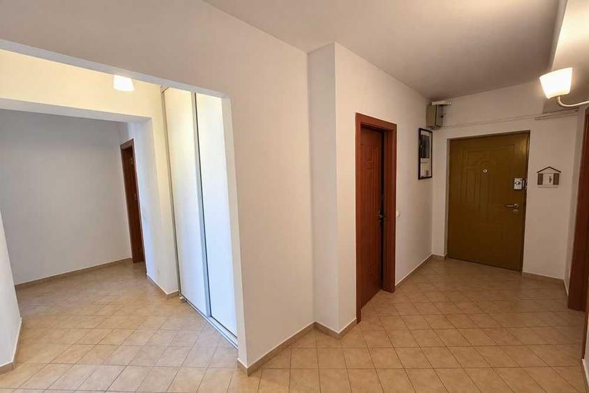 Apartament cu 4 camere decomandat în Decebal