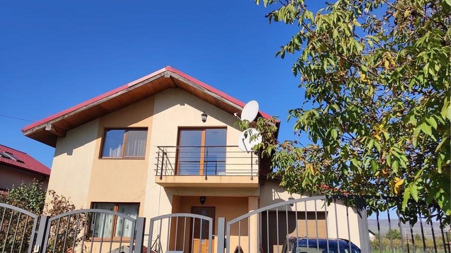 Casă cu 4 camere cu Teren 350 Mp în Gilău