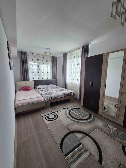 Apartament cu 2 camere semidecomandat în 1 Decembrie