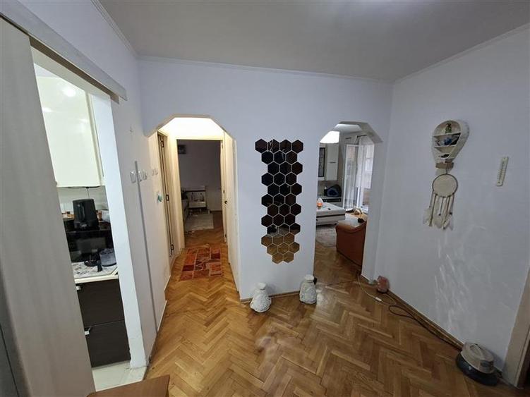 Apartament cu 3 camere semidecomandat, mobilat în Mănăștur — fotografia 3
