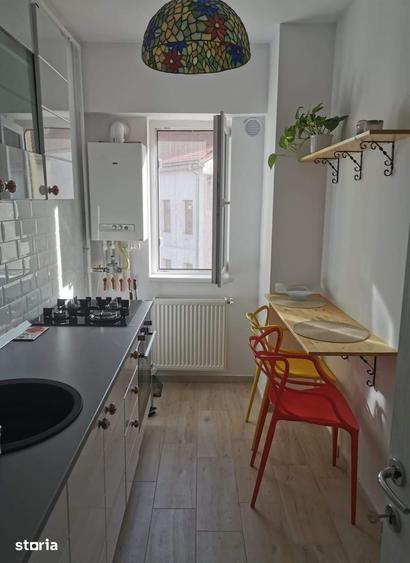 Apartament cu 2 camere decomandat în Văcăresti