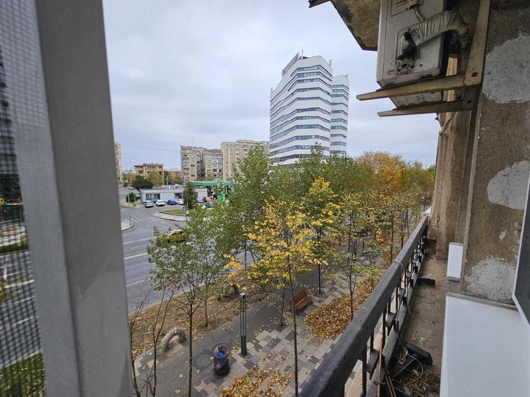 Apartament cu 3 camere decomandat în Decebal
