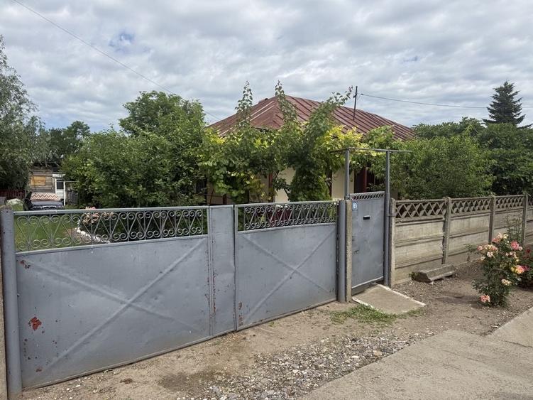 Casă cu 4 camere în Urleasca