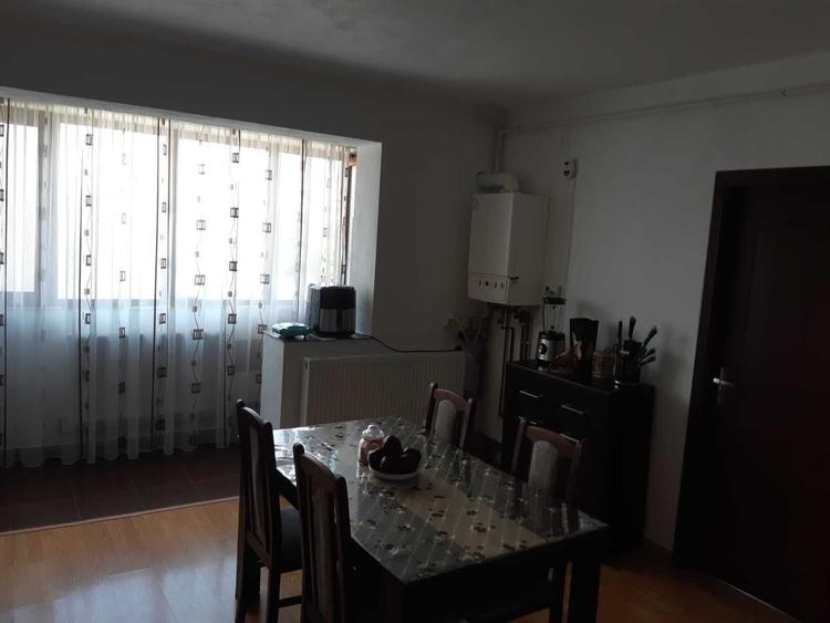 Apartament cu 2 camere decomandat în Preajba Mare