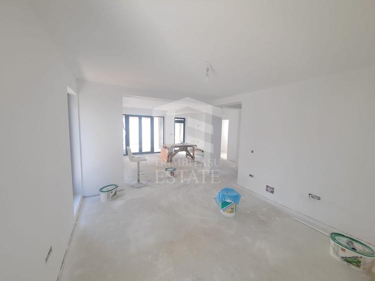 Casă individuală cu 5 camere cu Piscina în Est