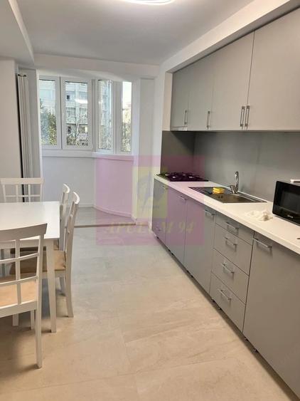 Vanzare apartament 3 camere Decebal, metrou, parking - 1