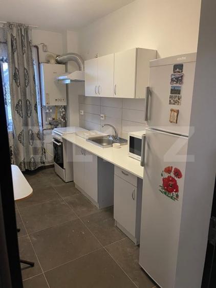 Apartament cu 3 camere semidecomandat, mobilat în Exterior Est