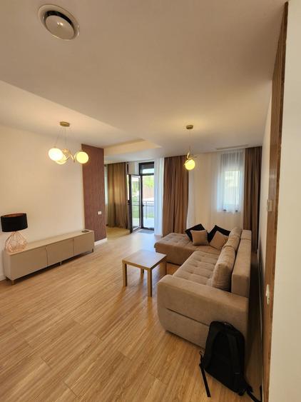 Apartament cu 3 camere semidecomandat în Dămăroaia