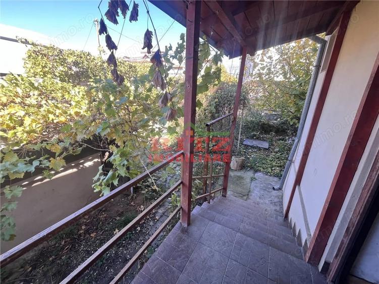 Casă cu 3 camere cu Teren 1623 Mp în Central