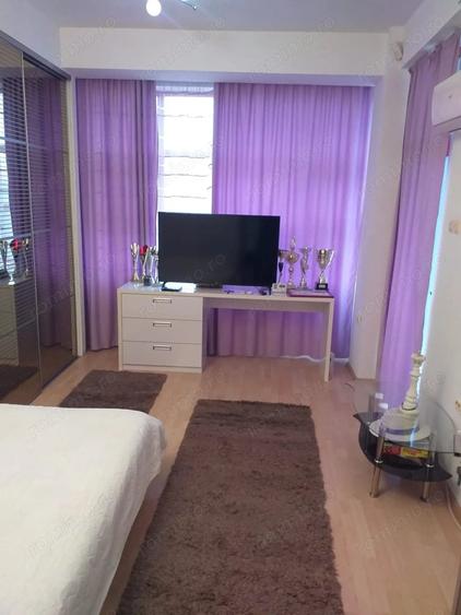 Casă cu 8 camere cu Teren 776 Mp în Central