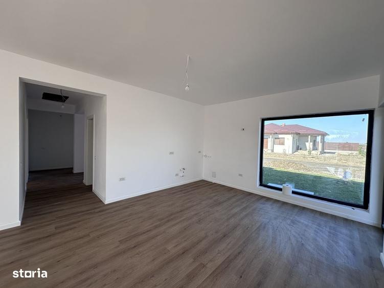 Casă cu 4 camere cu Teren 400 Mp în Domnești