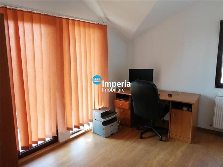 Duplex cu 9 camere cu Canalizare în Popas Păcurari