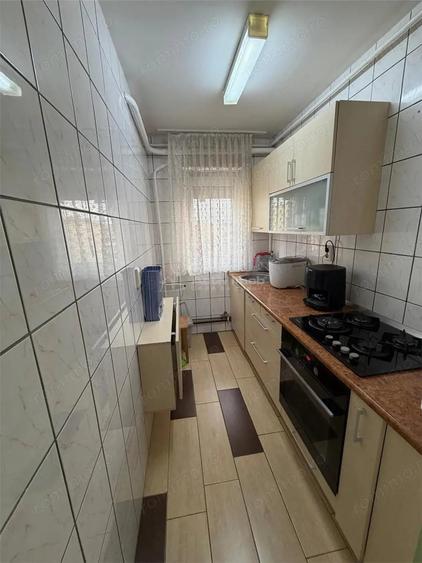 Apartament cu 4 camere semidecomandat în Aurel Vlaicu