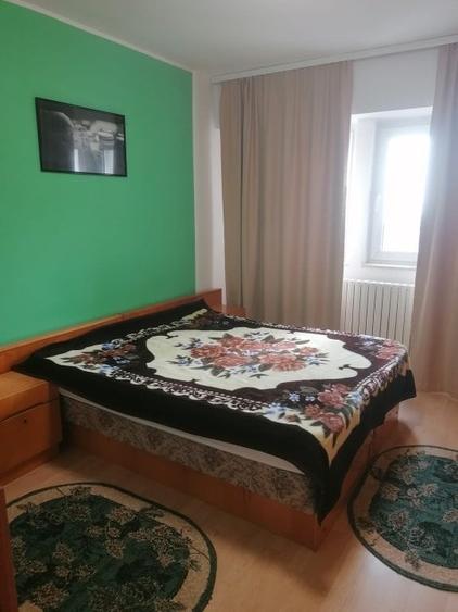 Apartament cu 3 camere decomandat în Far