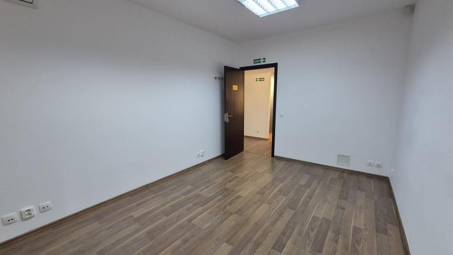 Apartament cu 4 camere decomandat în Domenii