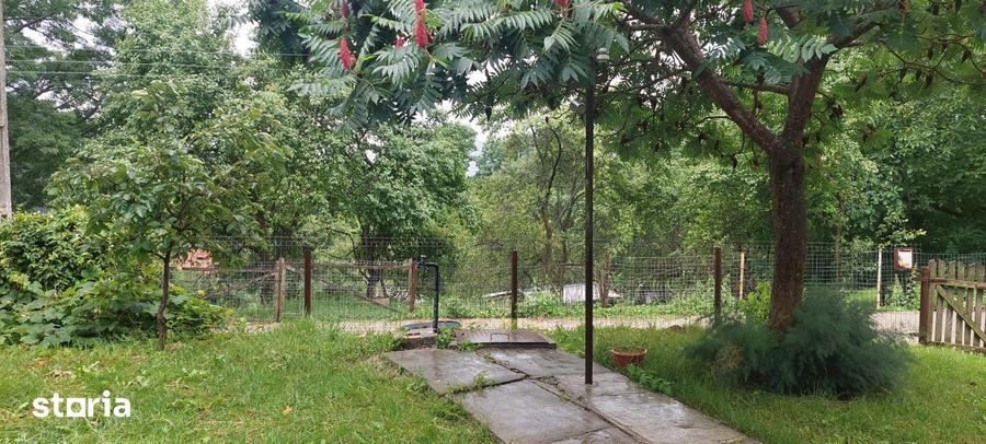 Casă cu 2 camere decomandat cu Teren 1745 Mp în Central