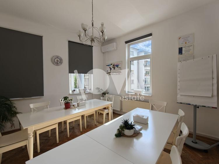 Apartament cu 11 camere decomandat în P-ța Sfinții Voievozi