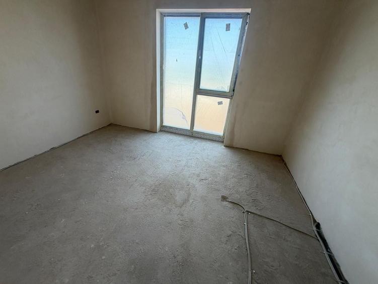 Duplex cu 4 camere cu Canalizare în Central