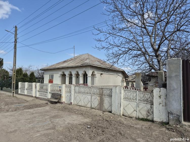 Casă cu 5 camere cu Teren 1200 Mp în Tichilești