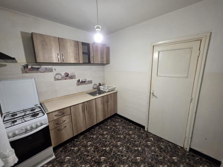 Apartament cu 2 camere semidecomandat, mobilat în Berceni