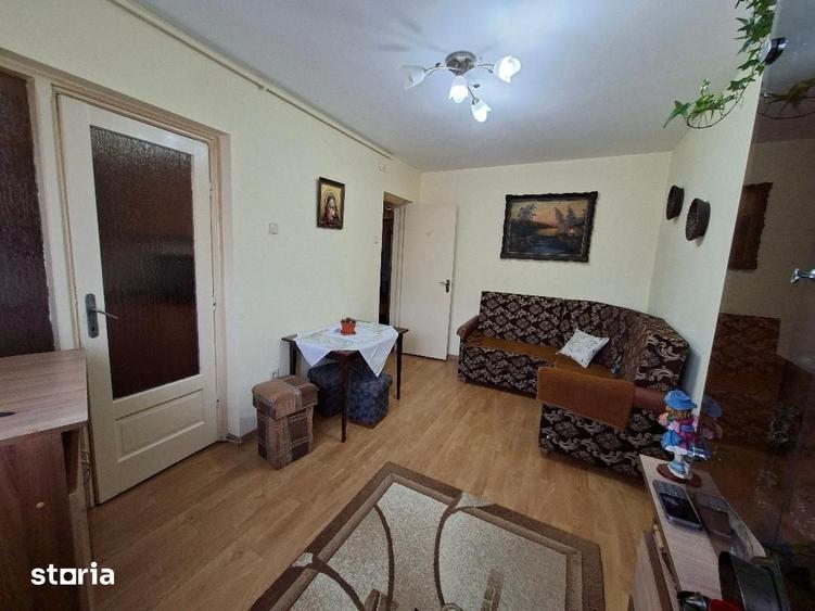 Apartament cu 3 camere semidecomandat în Țiglari