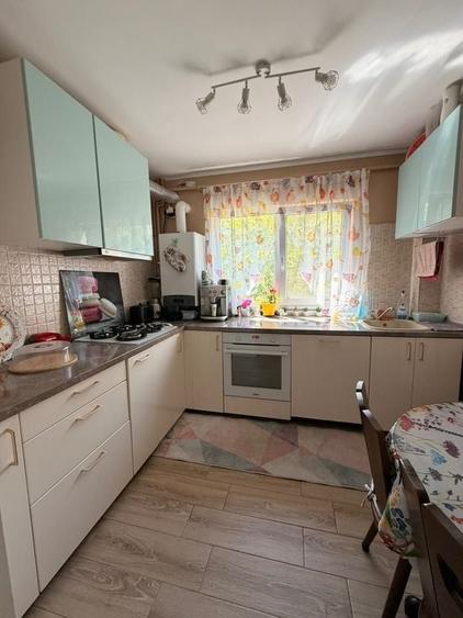 Apartament cu 3 camere semidecomandat în Lăpuș