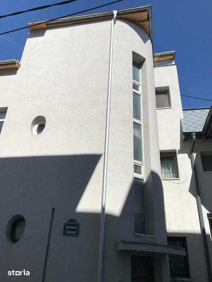 Apartament cu 5 camere în Sud