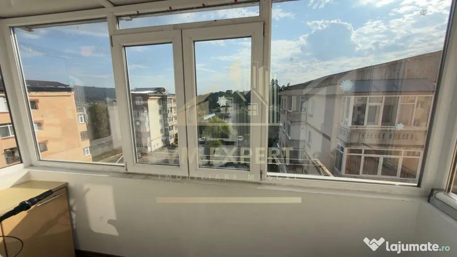 Apartament cu 3 camere decomandat în Sud
