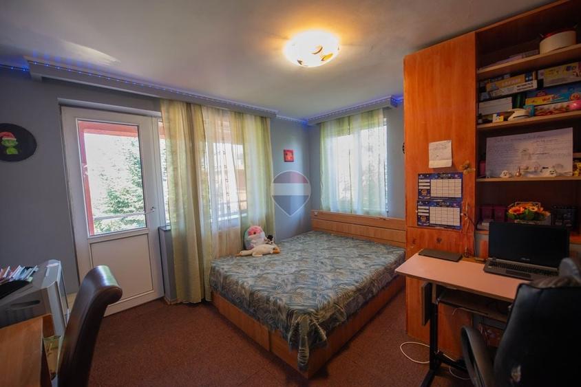 Casă individuală cu 9 camere cu Teren 1200 Mp în Cornetu