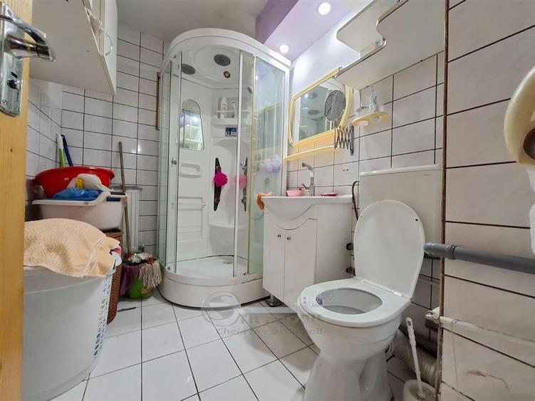 Apartament cu 3 camere decomandat în Nicolina