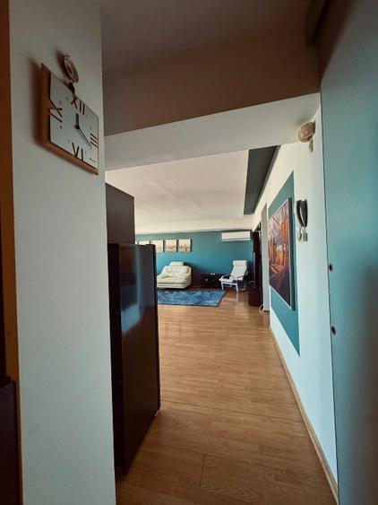 Apartament cu 3 camere decomandat în P-ța Victoriei
