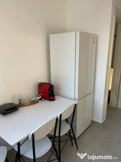 Garsonieră decomandată în Vest