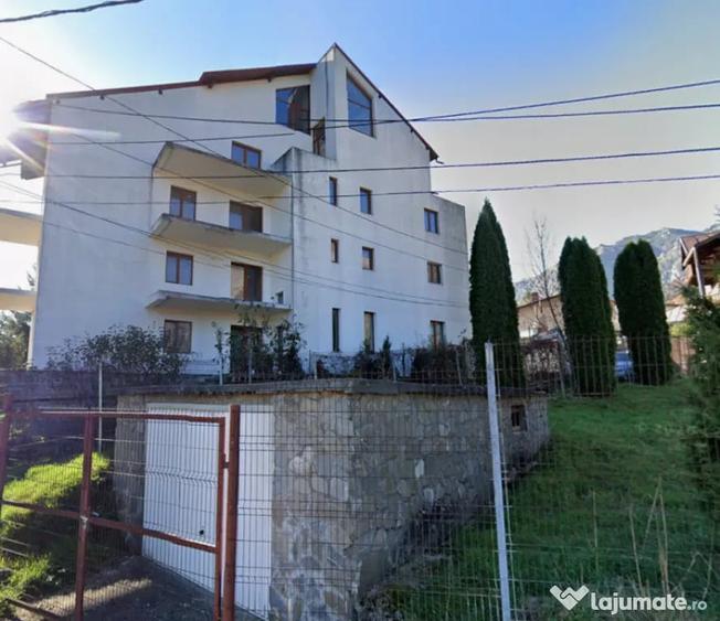 Casă cu 7 camere cu Teren 415 Mp în Central