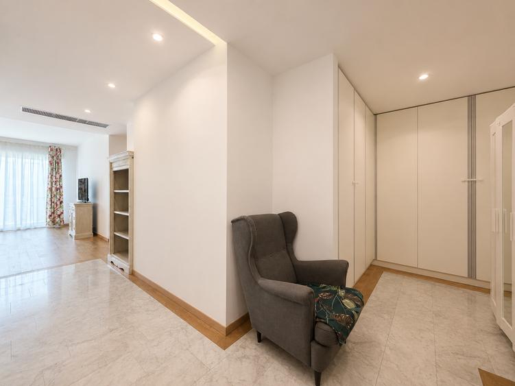 Apartament cu 4 camere decomandat în Aviatorilor