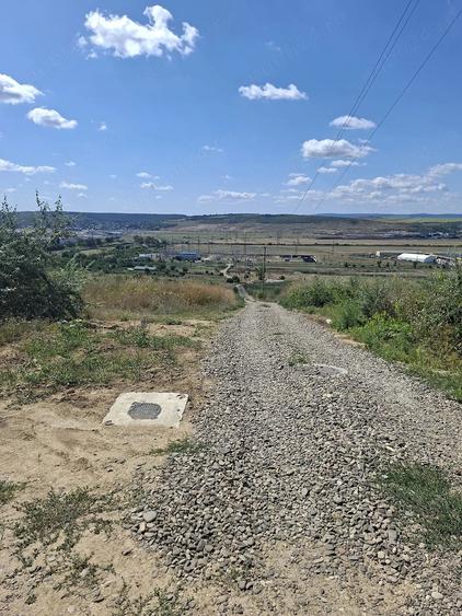 Teren de 652 mp, în Broșteni