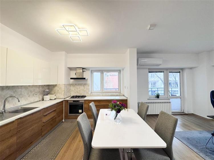 Apartament cu 3 camere semidecomandat, mobilat în Herăstrău