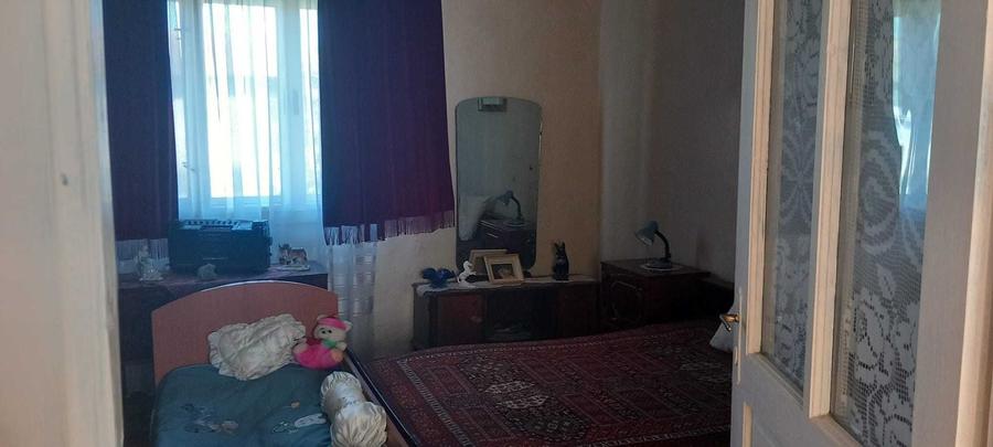 Casă cu 4 camere în Gurahonț