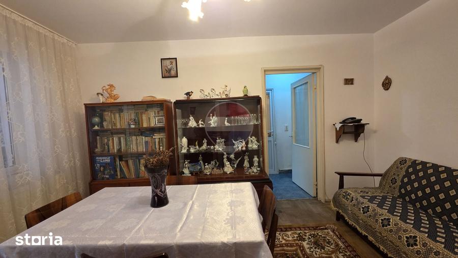Apartament cu 3 camere semidecomandat în Central