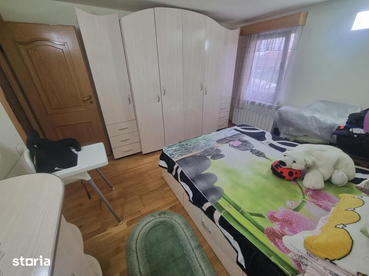 Casă cu 5 camere cu Teren 1790 Mp în Est