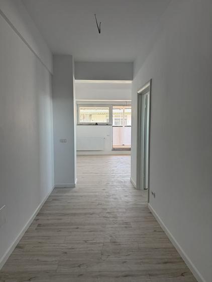 Apartament cu 3 camere decomandat în Roșu