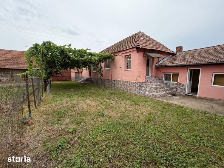 Casă cu 3 camere cu Teren 1974 Mp în Șibot