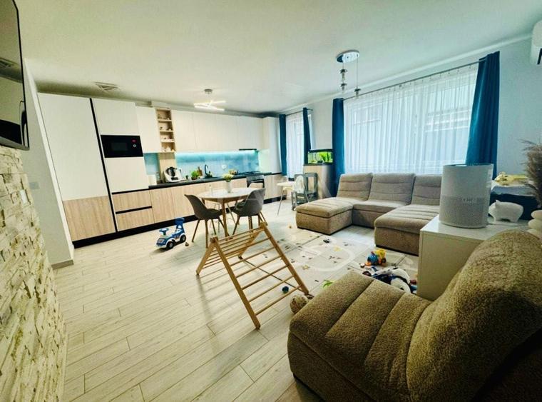 Apartament cu 3 camere, mobilat în Vest