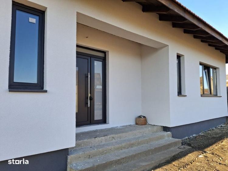 Casă cu 3 camere în Câmpenești